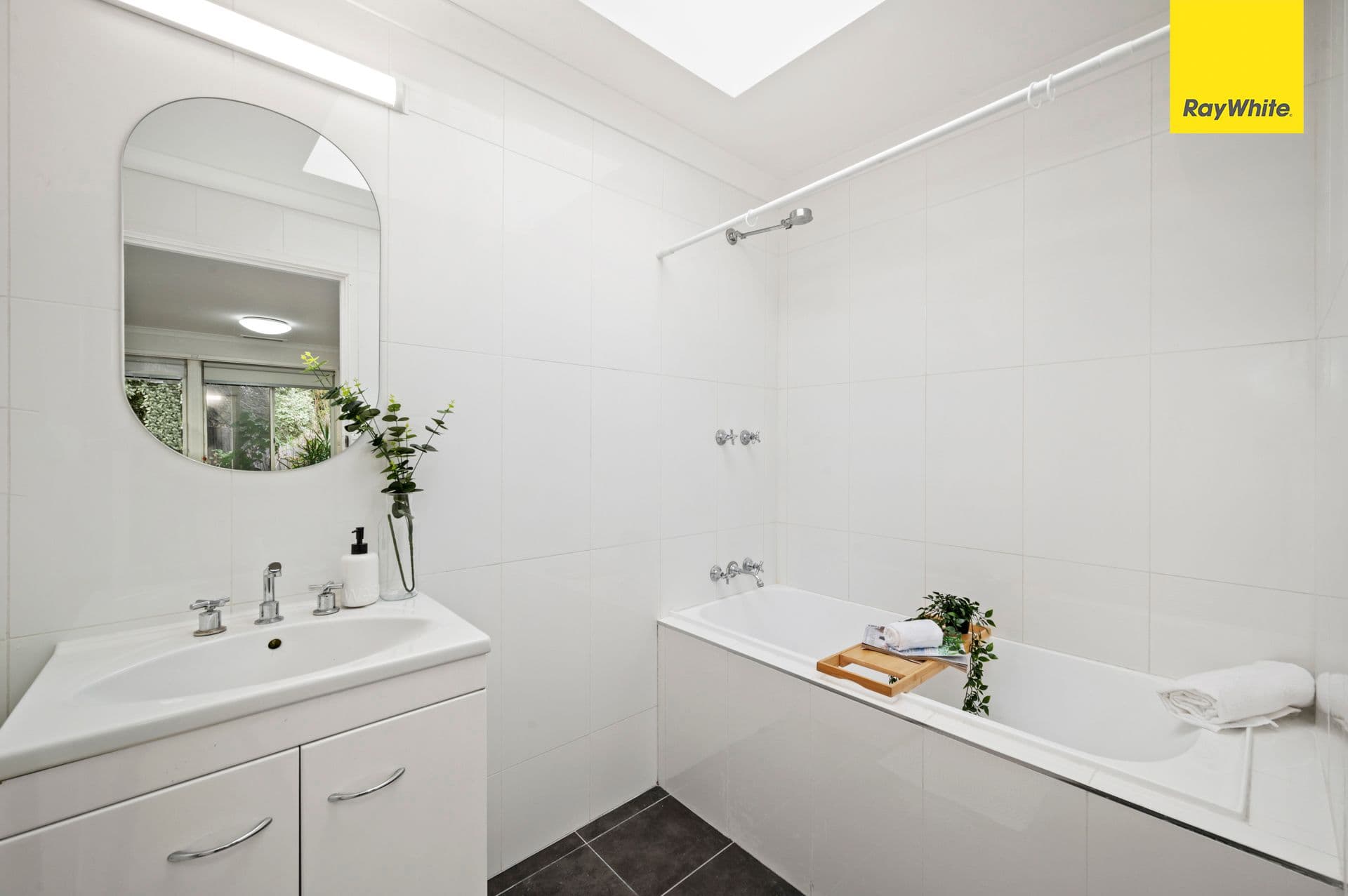 39 Vista Drive, Melton VIC 3337, Melton - Thumbnail 4
