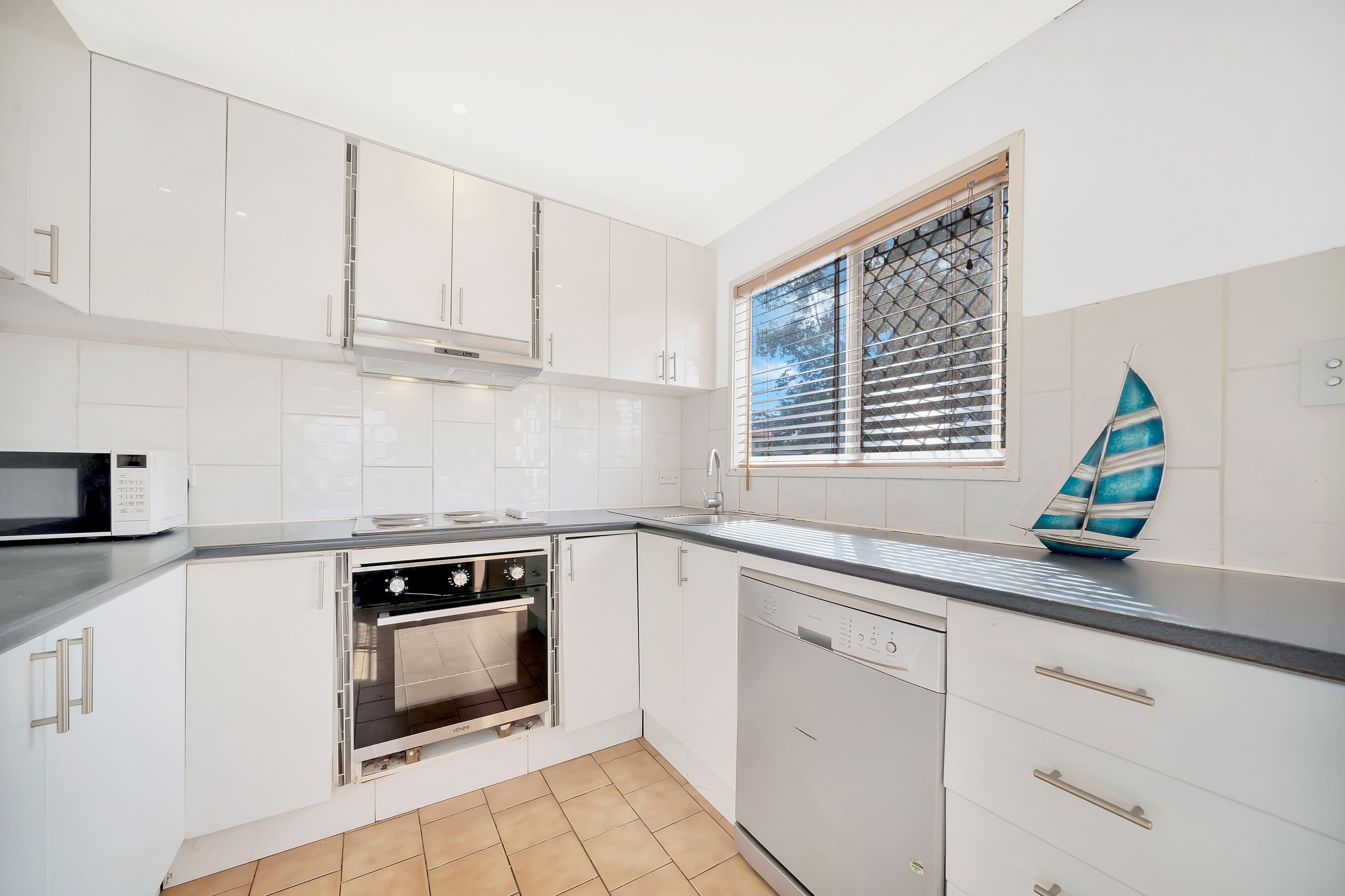 36 Redford Street, Kingston QLD 4114, Kingston - Thumbnail 2