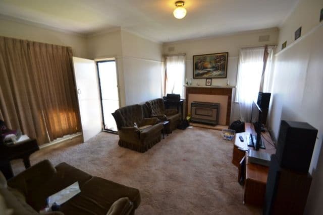 41 Chisholm Crescent, Seymour VIC 3660, Seymour - Thumbnail 2