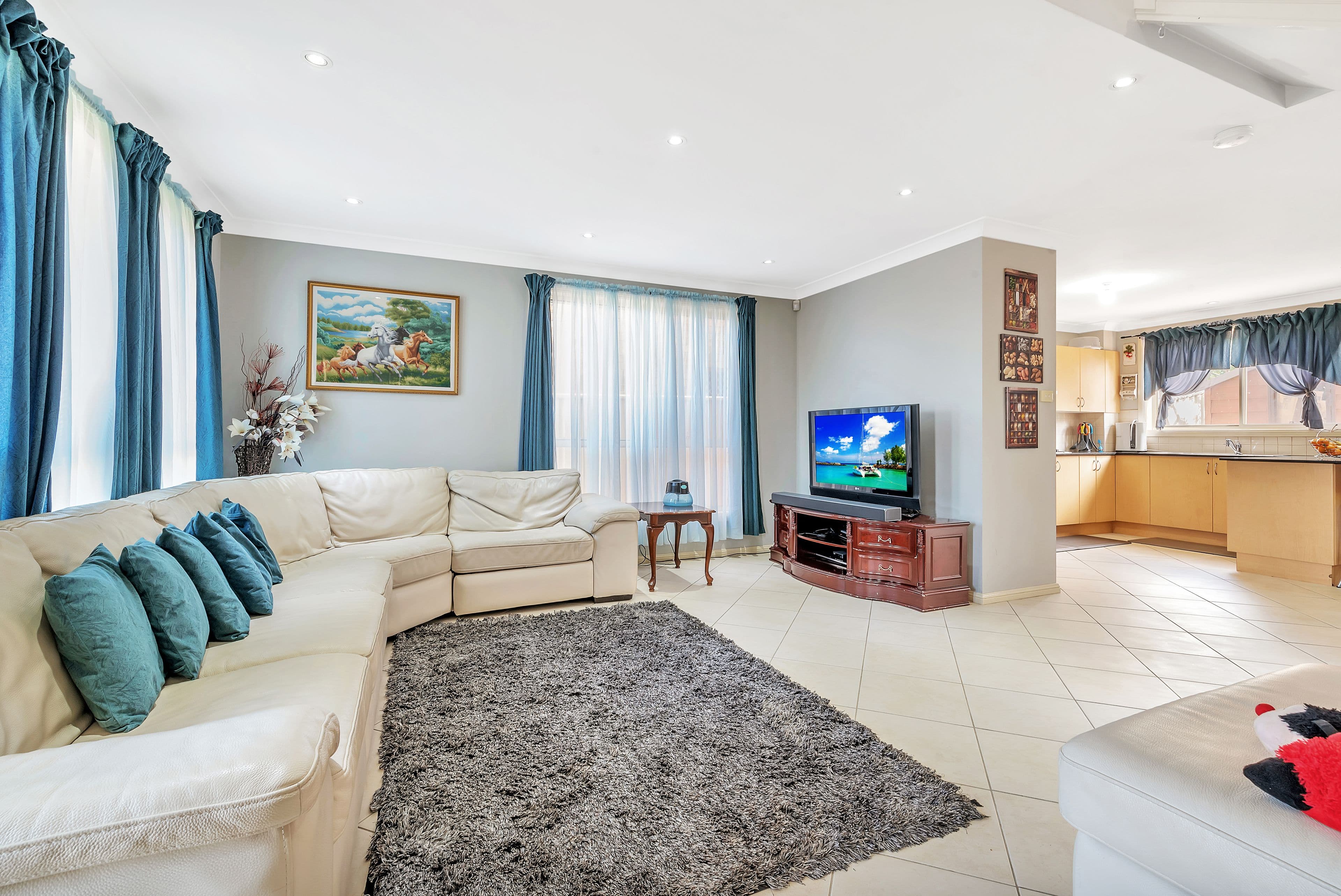 2 Swansea Place, West Hoxton - Thumbnail 2