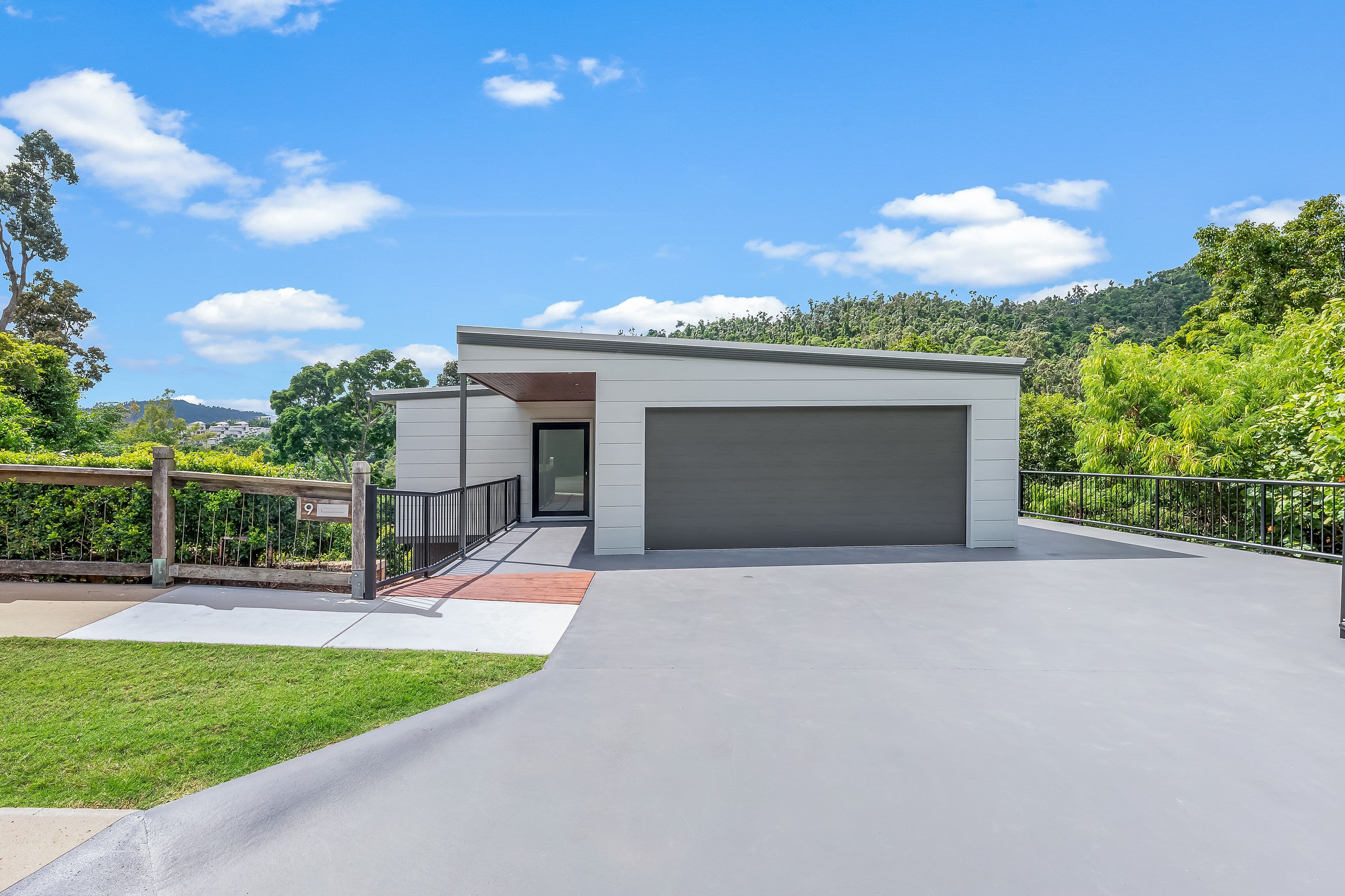 9 Flame Tree Court, Airlie Beach QLD 4802, Airlie Beach - Thumbnail 2