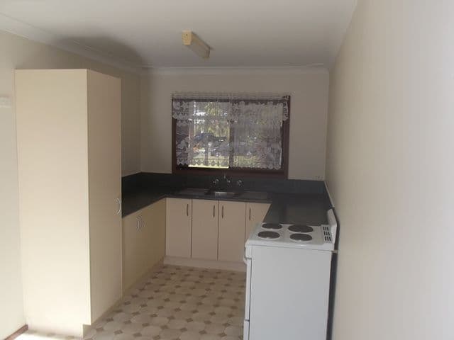 2 Barton Street, Oak Flats NSW 2529, Oak Flats - Thumbnail 2