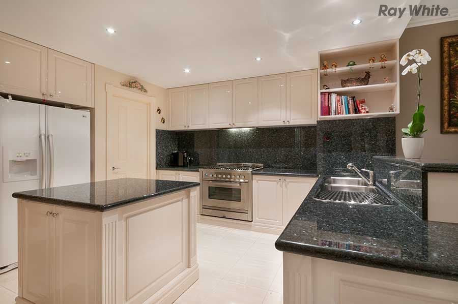 11 Oxford Drive, Hillside VIC 3037, Hillside - Thumbnail 2