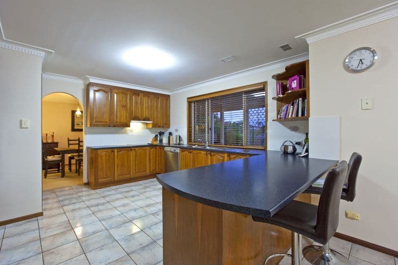 6 Lexia Court, THORNLANDS QLD 4164, Thornlands - Thumbnail 4