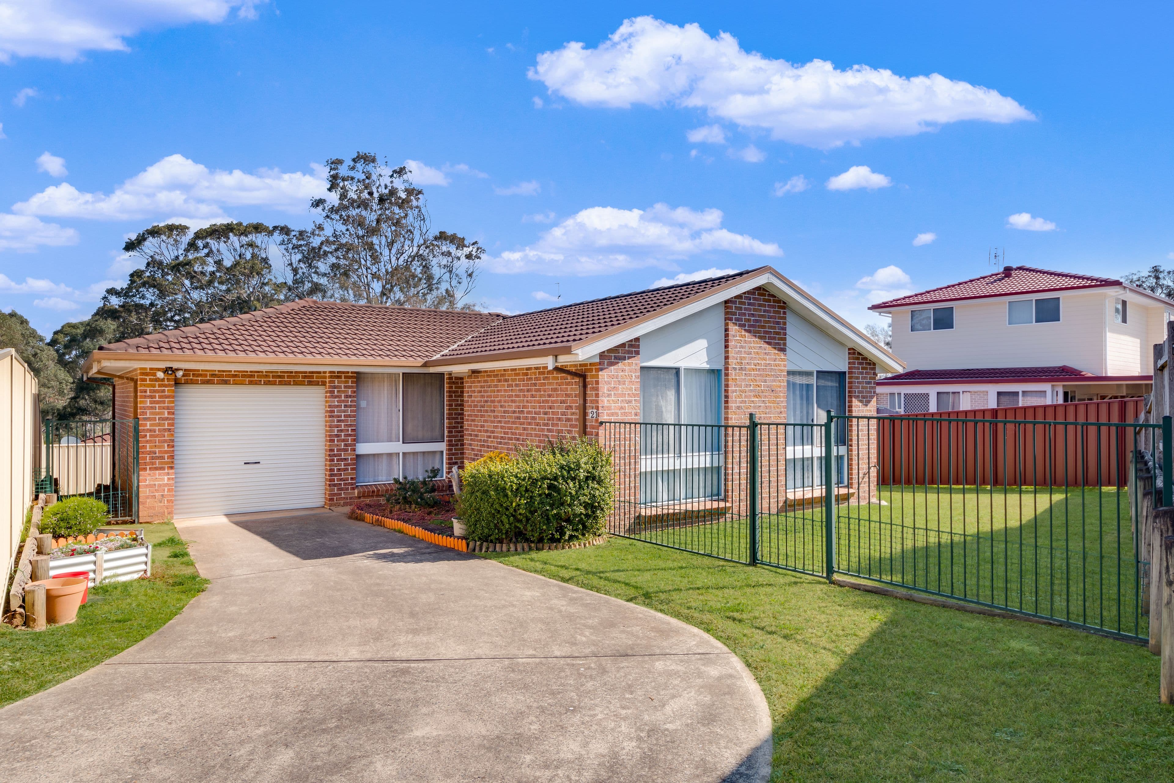 21 Glenella Way, Minto - Image 1
