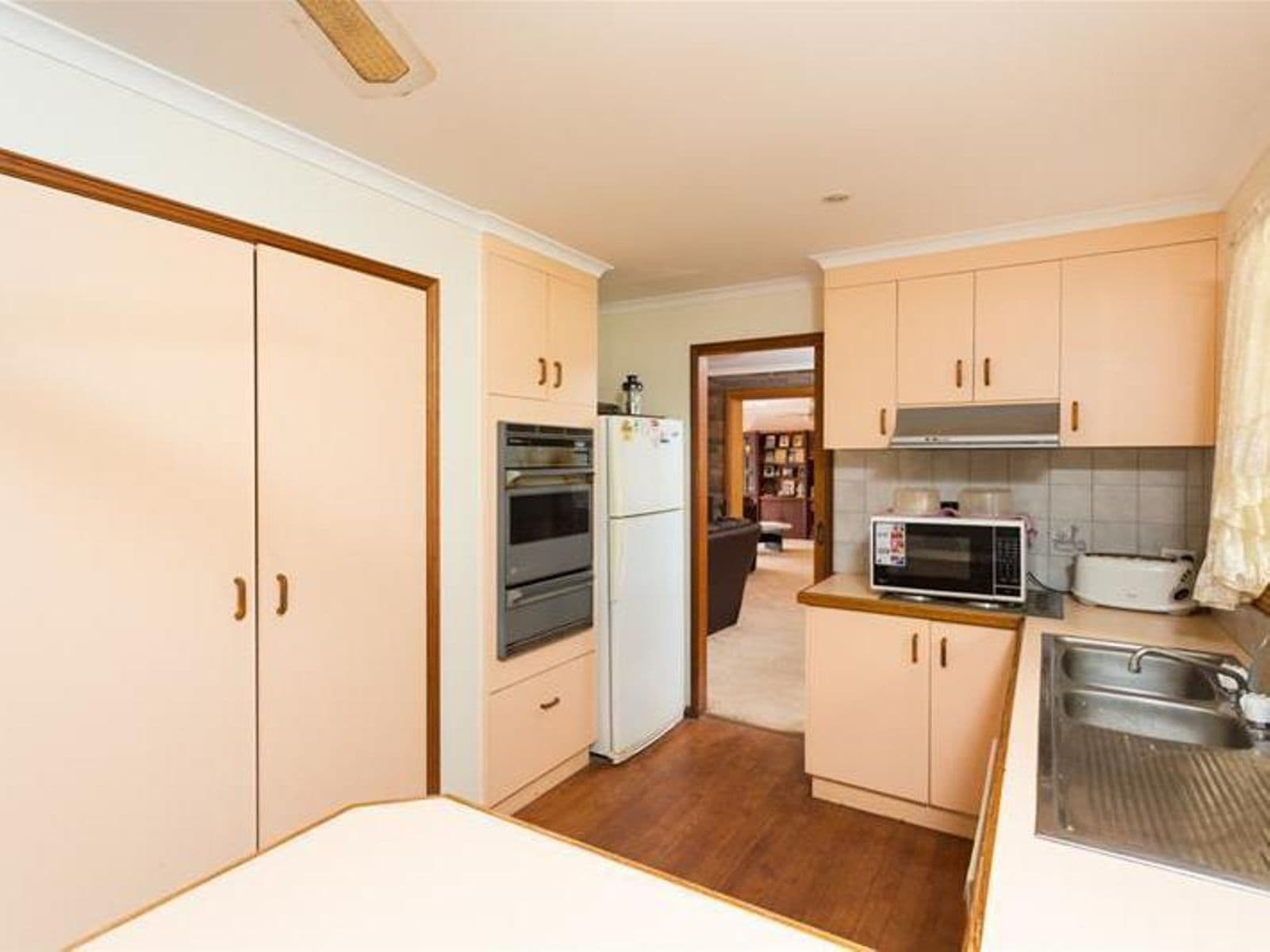 490 Cureton Avenue, Nichols Point - Thumbnail 3