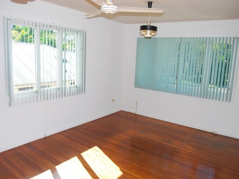 135  Spitfire Avenue, STRATHPINE QLD 4500, Strathpine - Thumbnail 2