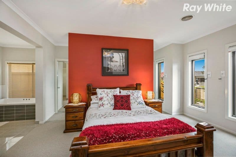 21 Lisa Avenue, Pakenham VIC 3810, Pakenham - Thumbnail 2