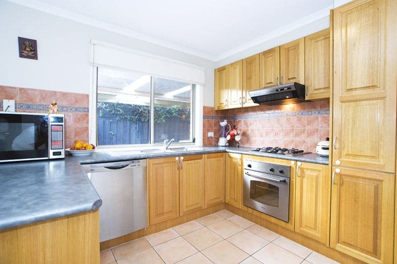 33 Rolain Avenue, SOUTH MORANG VIC 3752, South Morang - Thumbnail 2