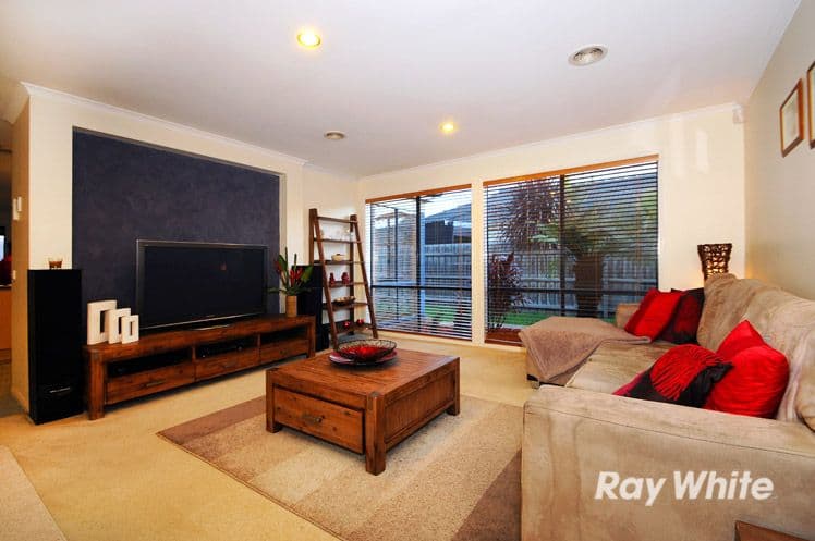 31 Silver Creek Drive, LYNBROOK VIC 3975, Lynbrook - Thumbnail 2