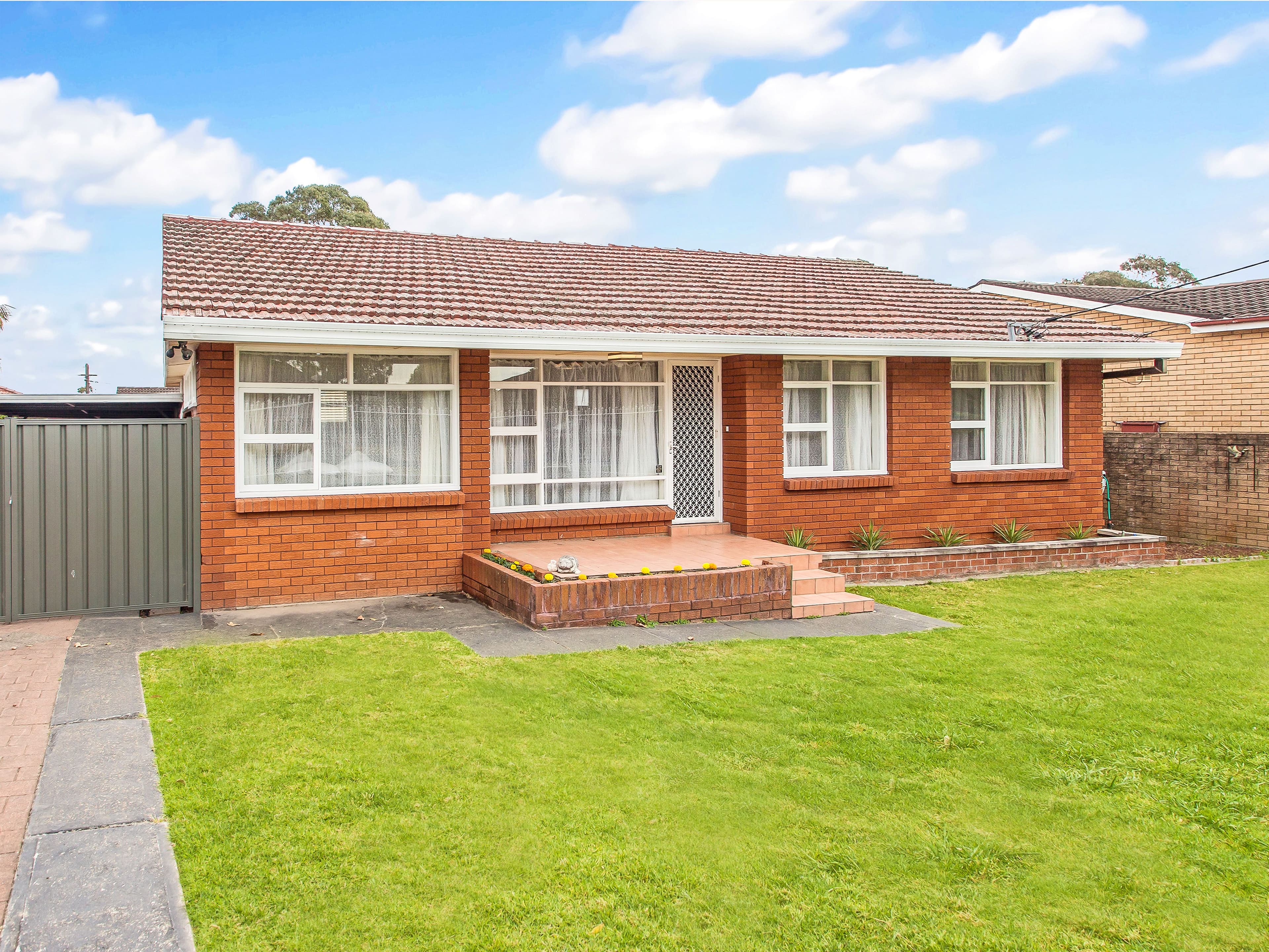 23 Tinakill Avenue, Engadine - Image 1