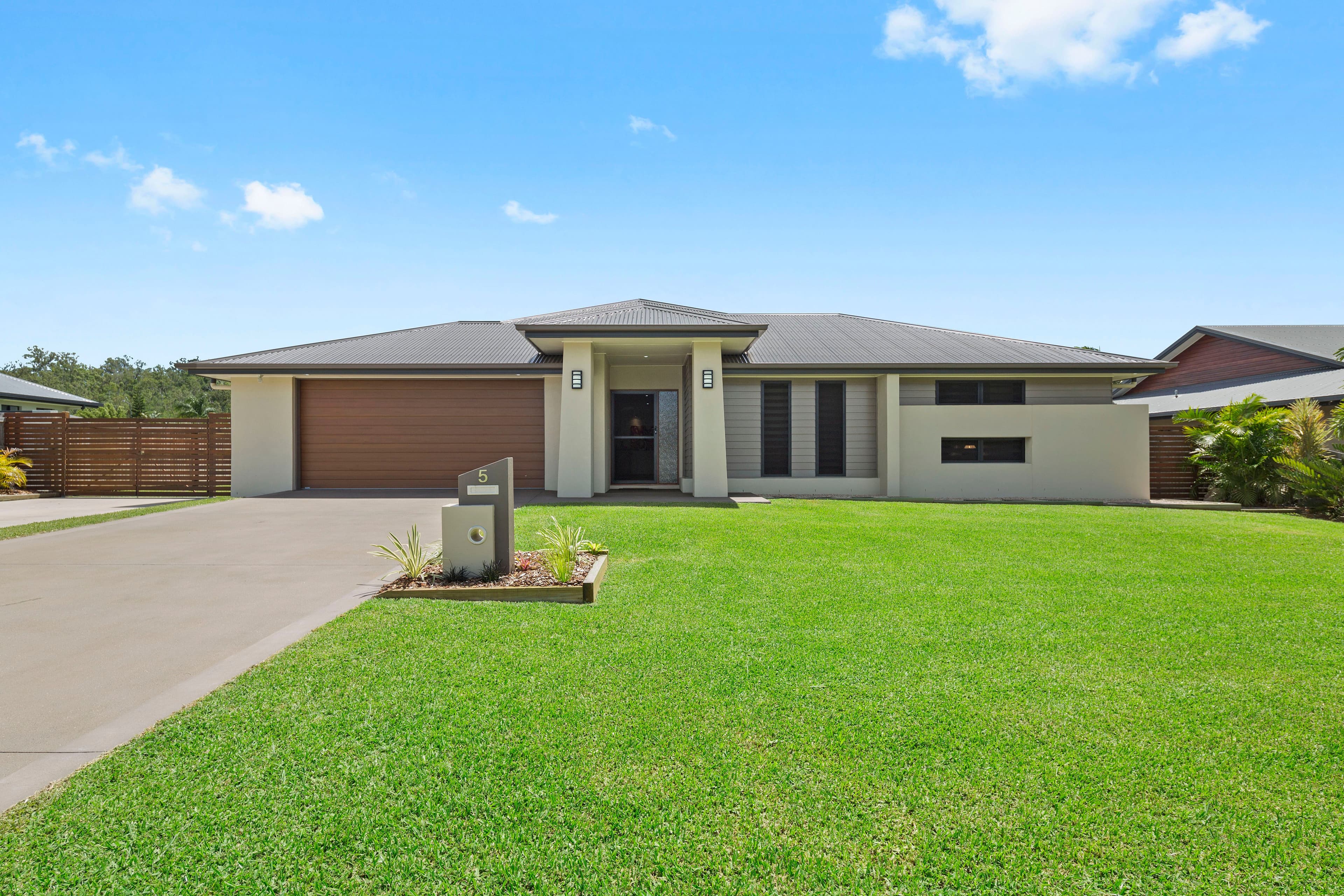 5 Henderson Street, Cannonvale QLD 4802, Cannonvale - Thumbnail 5