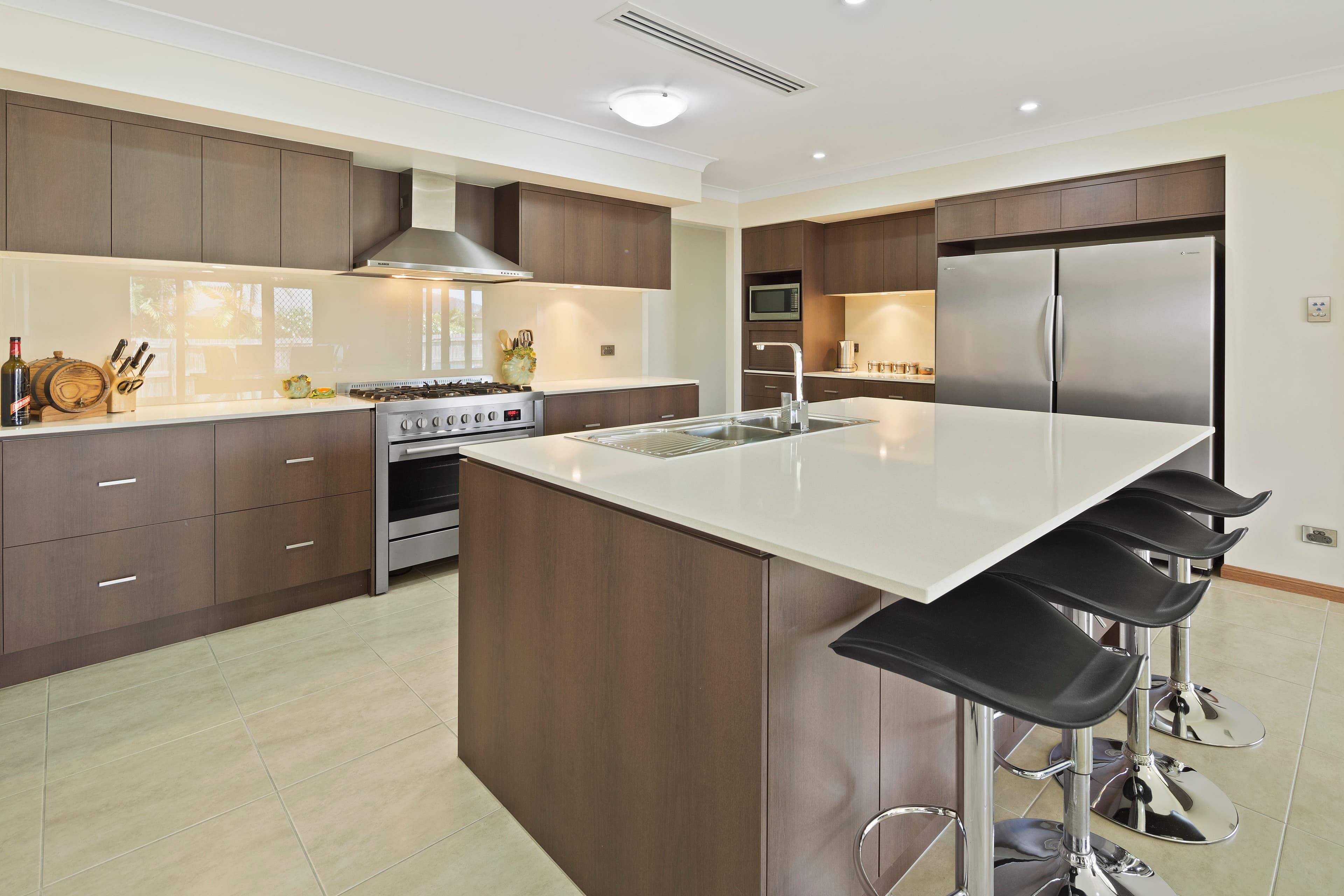 5 Henderson Street, Cannonvale QLD 4802, Cannonvale - Thumbnail 6