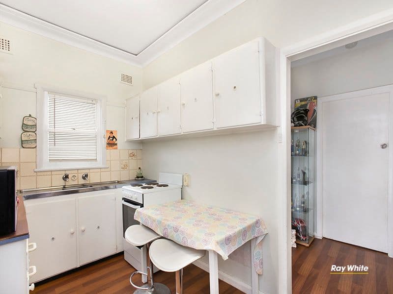 60 Fairview Avenue, Engadine NSW 2233, Engadine - Thumbnail 2