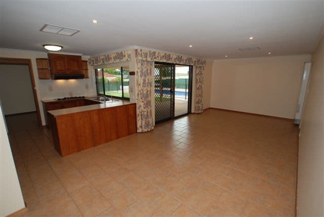 26 Trevithick Crescent, REDWOOD PARK SA 5097, Redwood Park - Thumbnail 2