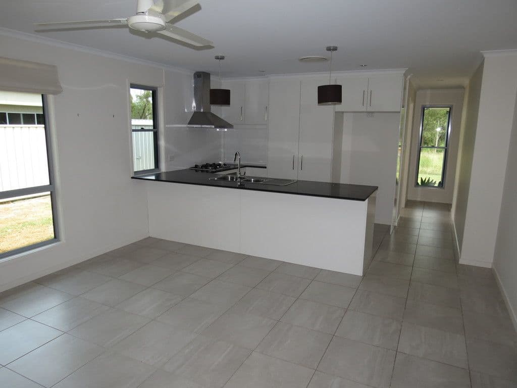 52 Kassidy Drive, Emerald QLD 4720, Emerald - Thumbnail 4