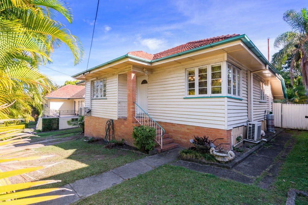 128 Holland Road, HOLLAND PARK QLD 4121, Holland Park - Thumbnail 2