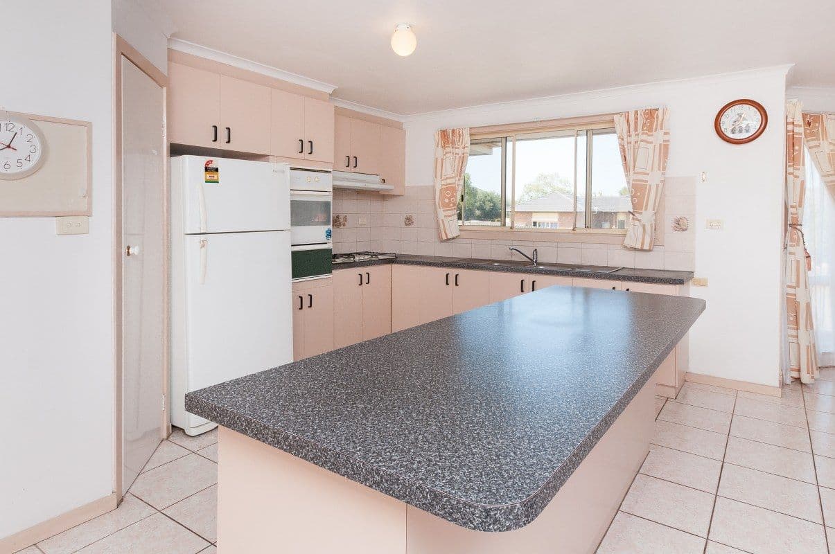 20 Woodworth Court, ROXBURGH PARK VIC 3064, Roxburgh Park - Thumbnail 2