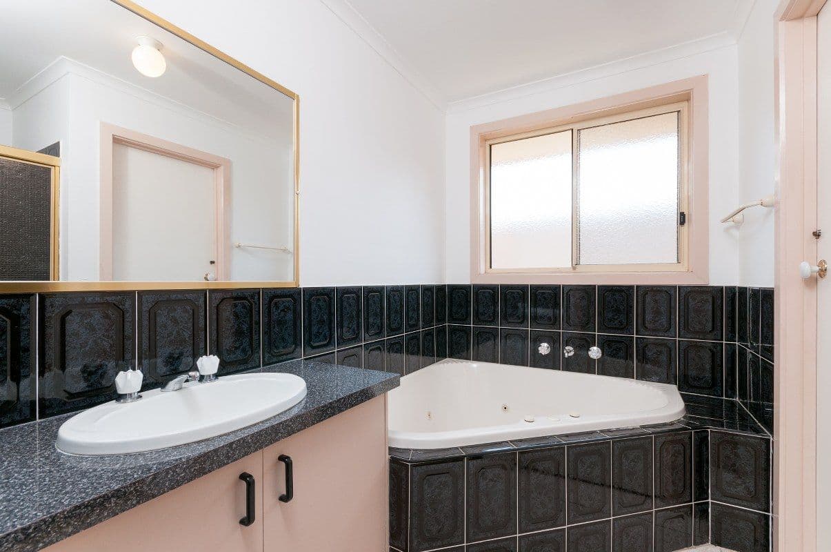20 Woodworth Court, ROXBURGH PARK VIC 3064, Roxburgh Park - Thumbnail 6