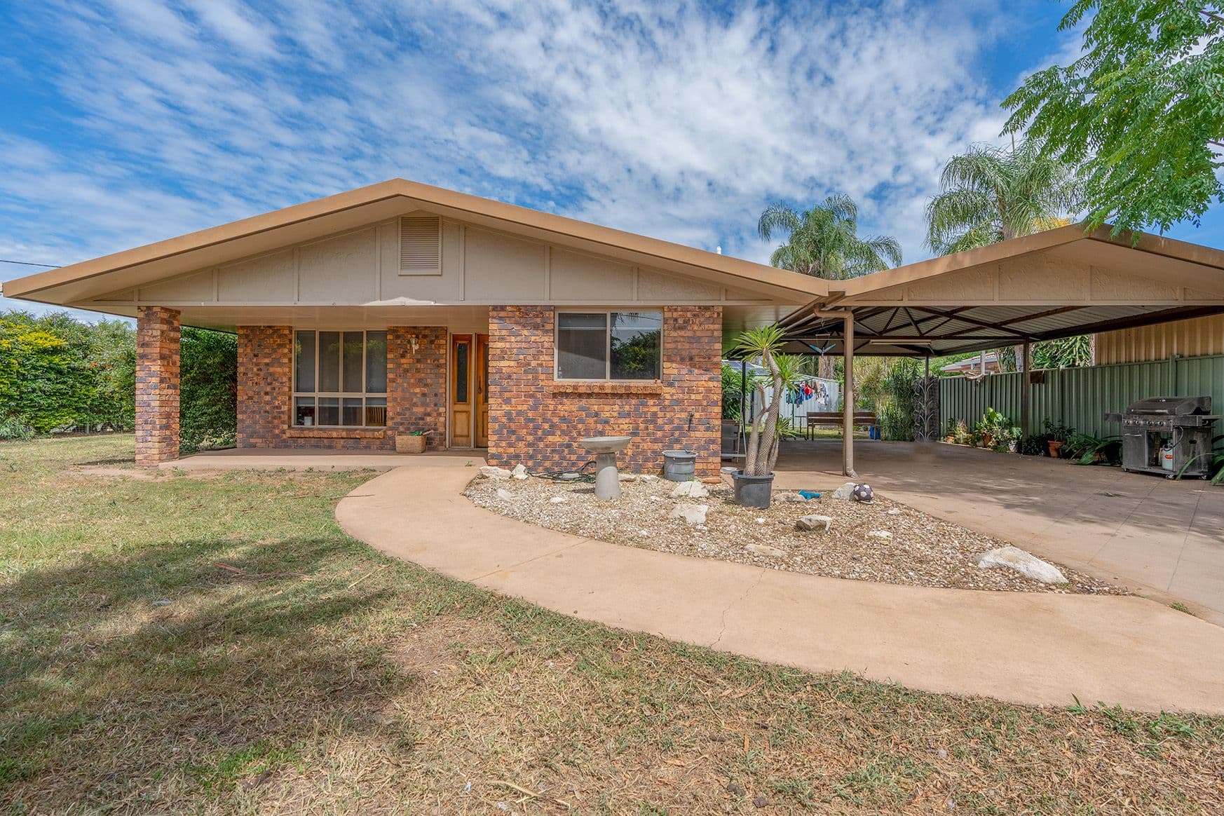1 Edmonston Drive, Emerald QLD 4720, Emerald - Thumbnail 2