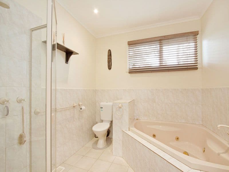 2 Anita Avenue, DINGLEY VILLAGE VIC 3172, Dingley Village - Thumbnail 6