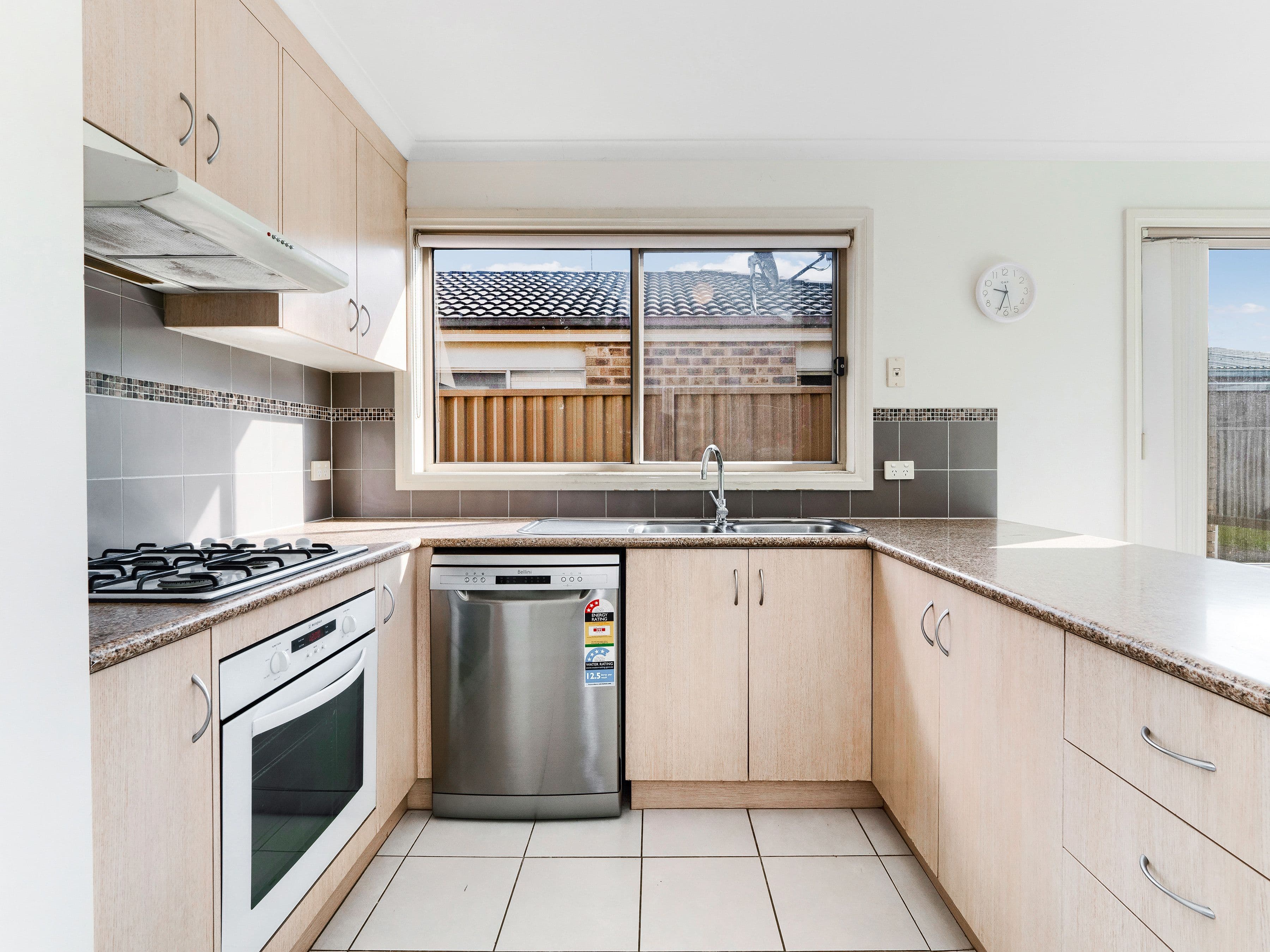 26 Mossman Drive, Cranbourne East VIC 3977, Cranbourne East - Thumbnail 4
