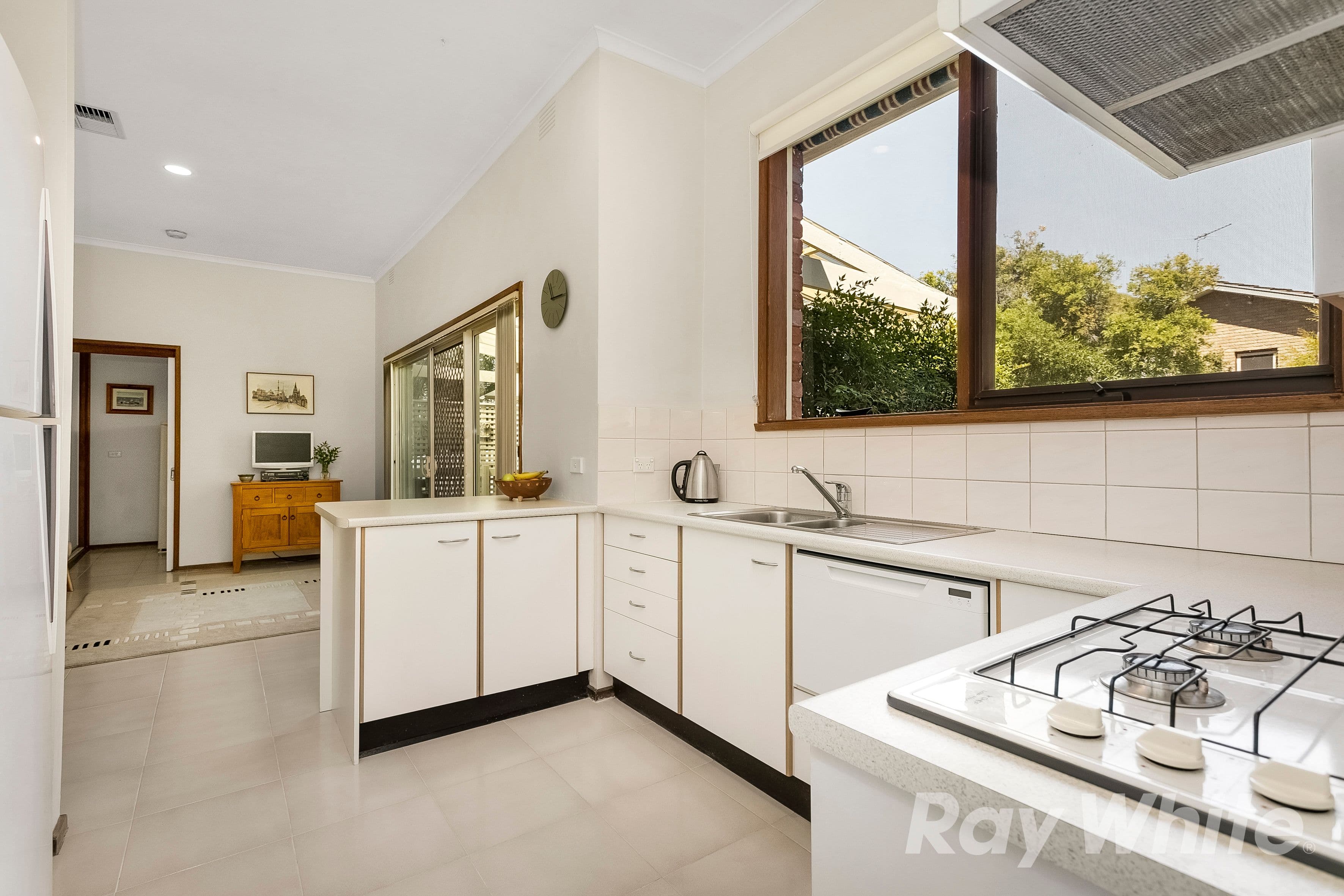 4 Sundowner Court, Wheelers Hill VIC 3150, Wheelers Hill - Thumbnail 2