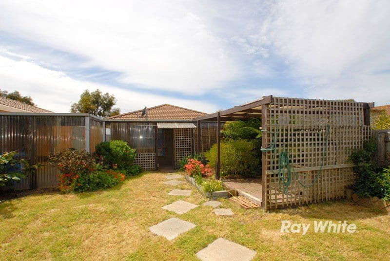 16 Cirai Crescent, CRANBOURNE VIC 3977, Cranbourne West - Thumbnail 4