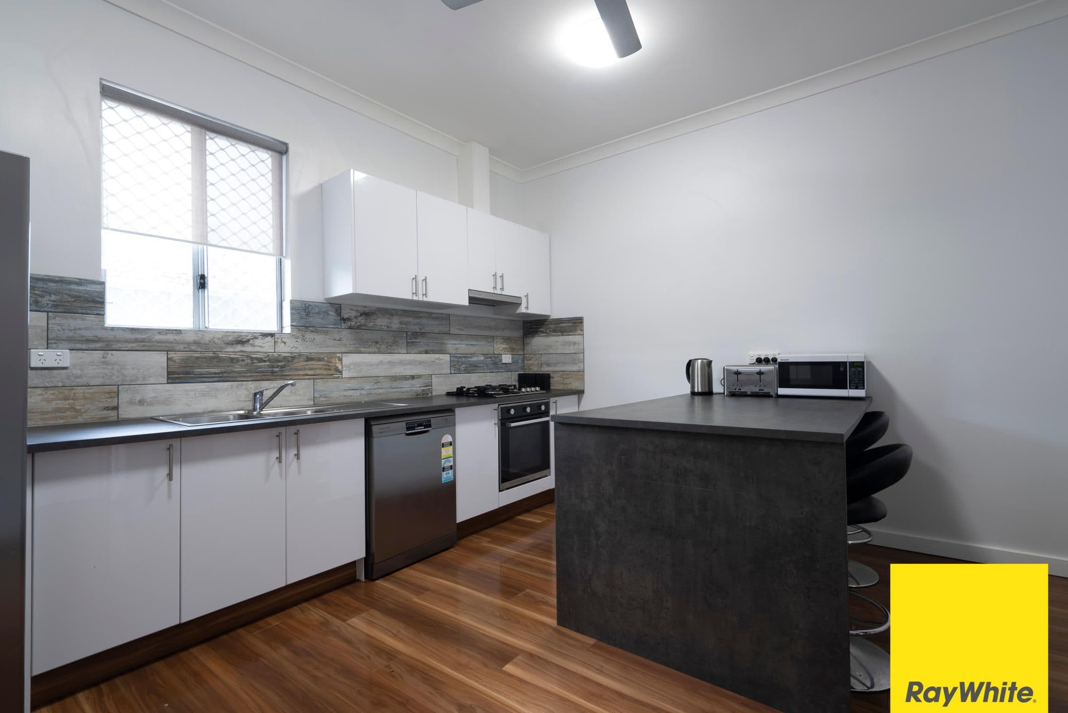 116 Leake Street, Belmont WA 6104, Belmont - Thumbnail 3