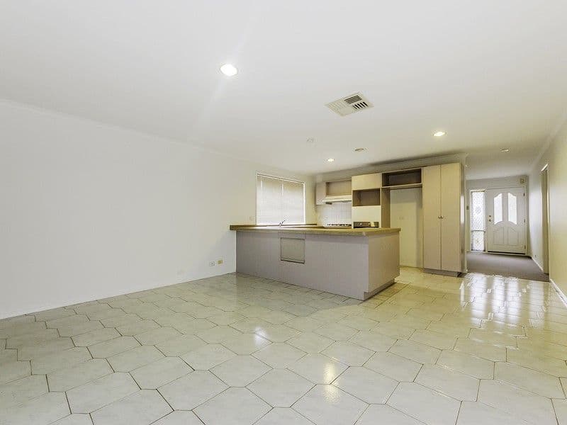 15 Golden Square Crescent, Hoppers Crossing VIC 3029, Hoppers Crossing - Thumbnail 3