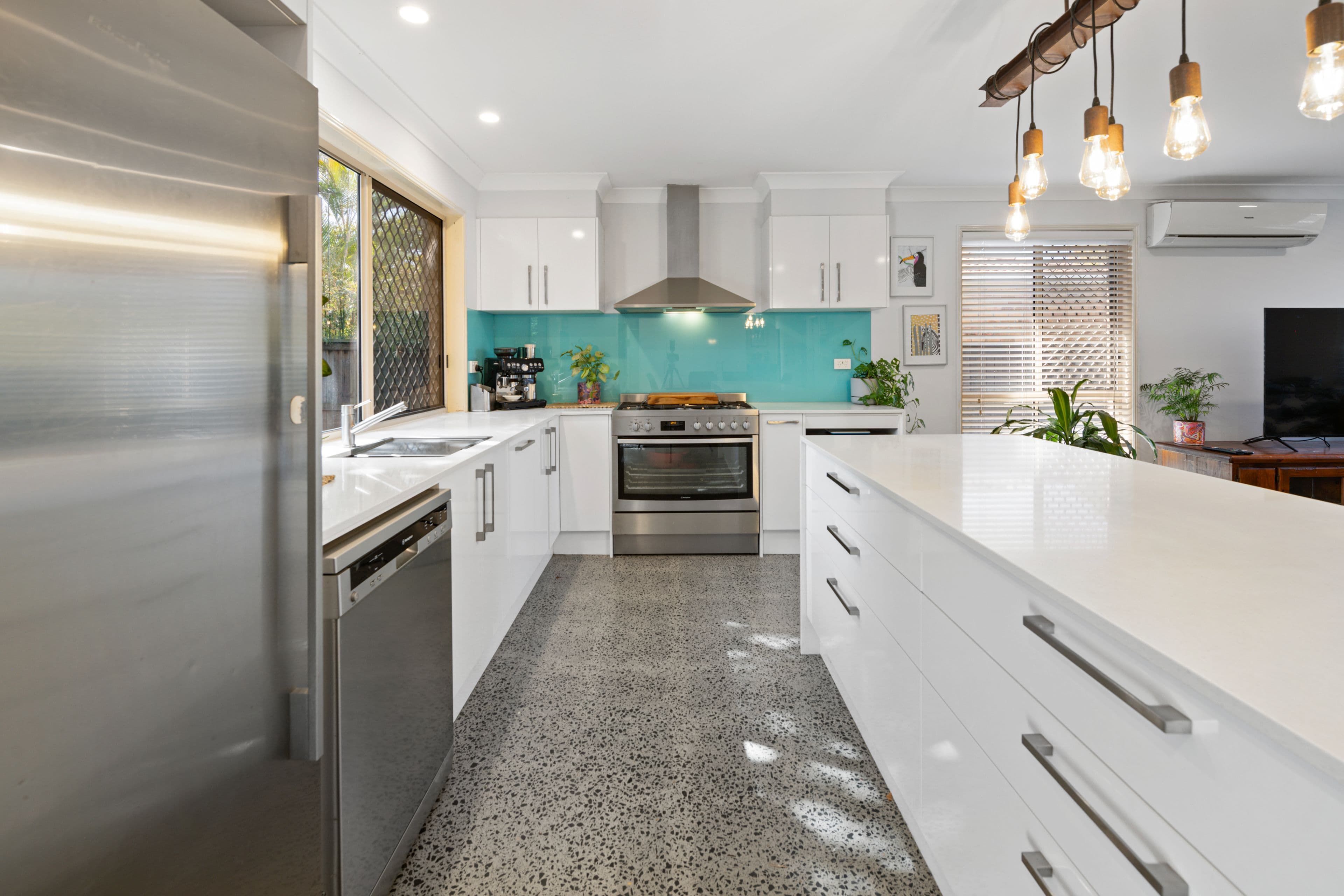 33 Galeen Drive, Burleigh Waters QLD 4220, Burleigh Waters - Thumbnail 3