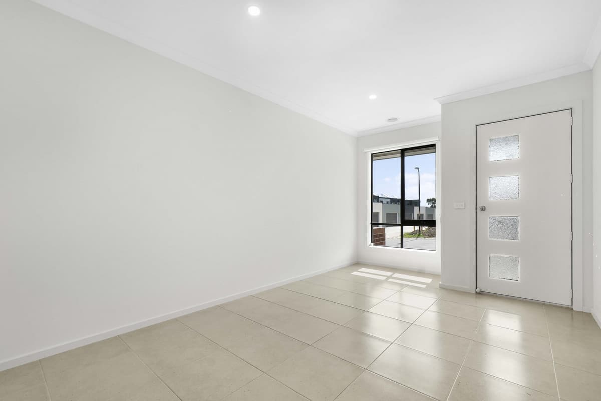 12 Talbot Drive, Pakenham VIC 3810, Pakenham - Thumbnail 3
