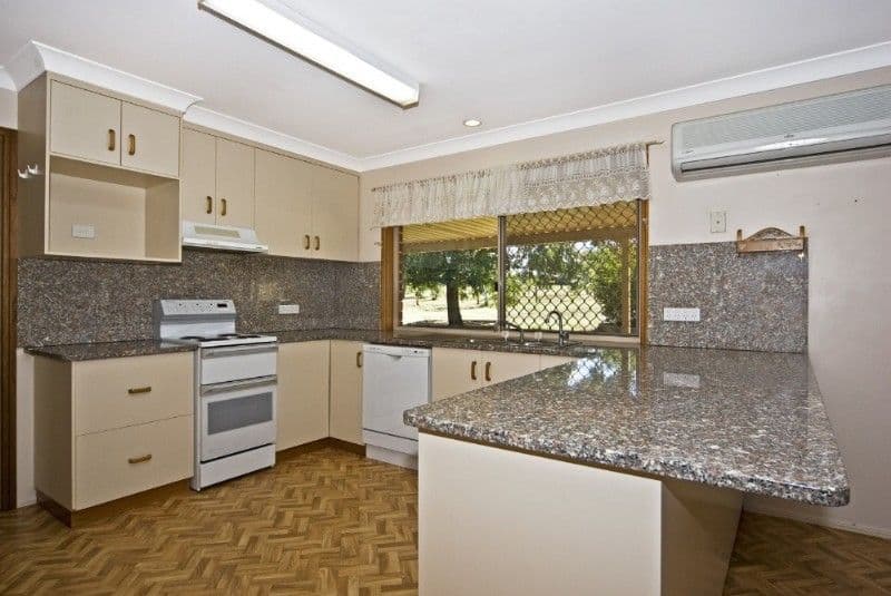1 Janet Drive, VALE VIEW QLD 4352, Vale View - Thumbnail 3