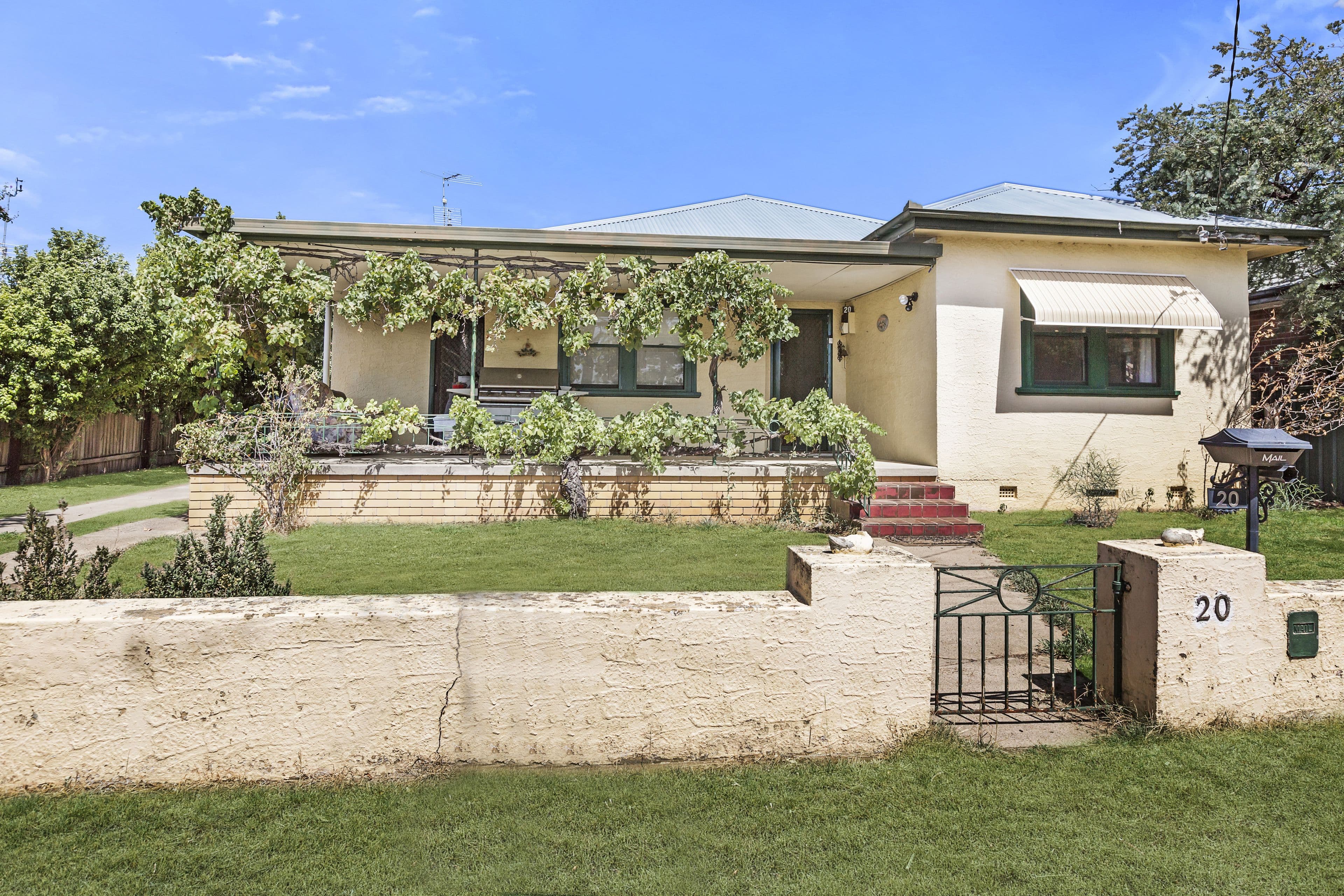 20 Gunnedah Road, Tamworth NSW 2340, Tamworth - Image 1