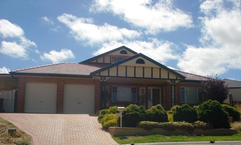 4 Dorset Close, New Auckland, QLD, 4680, New Auckland - Image 1