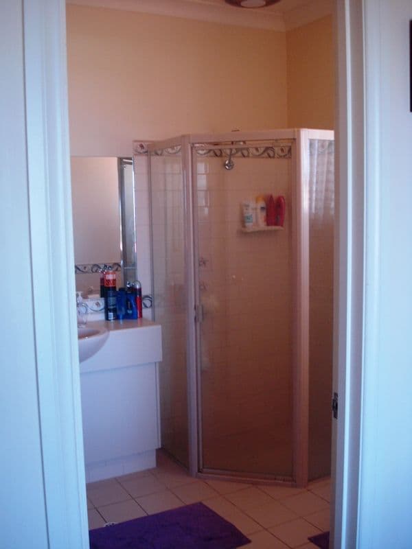 4 Dorset Close, New Auckland, QLD, 4680, New Auckland - Thumbnail 3