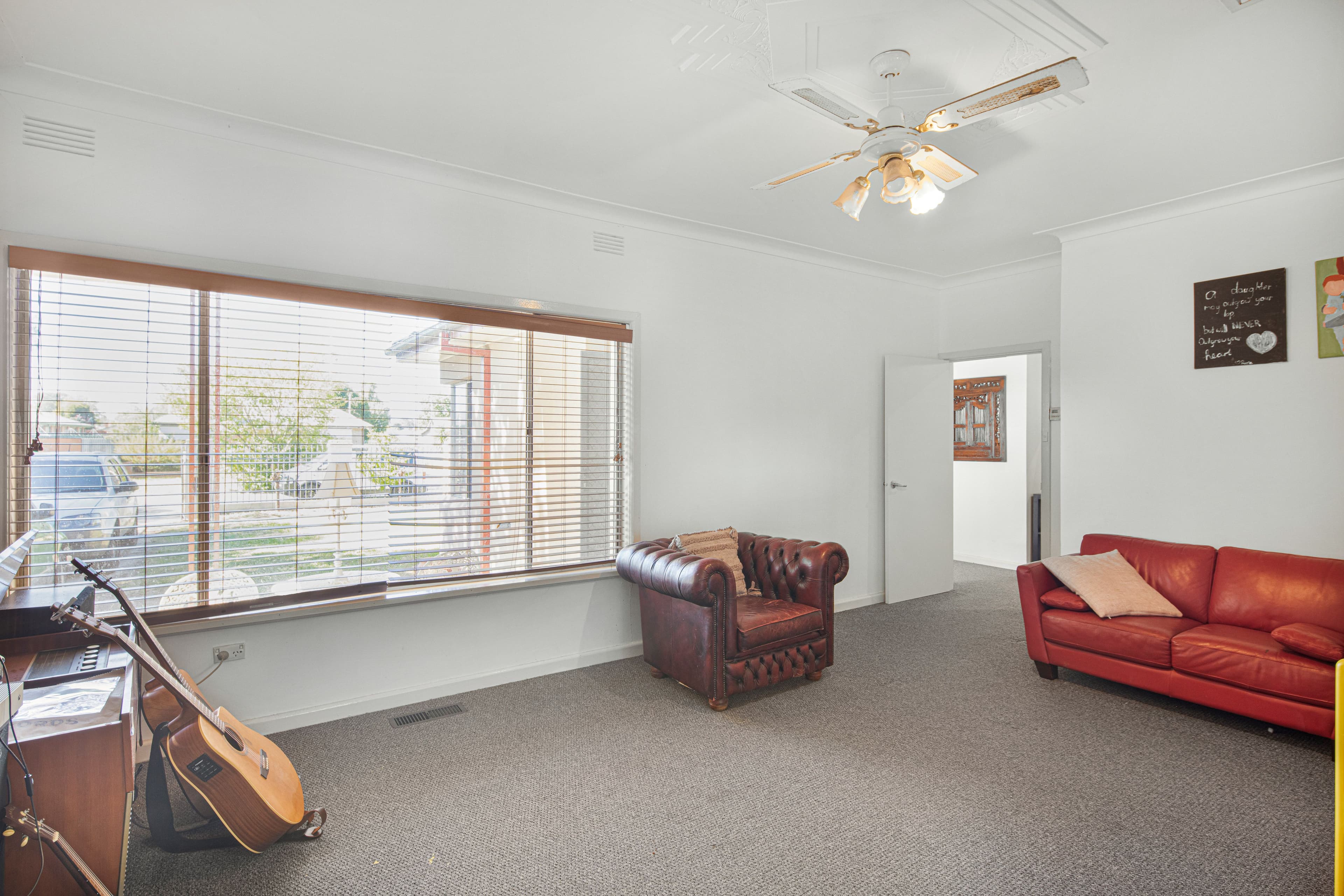 1043 Caratel Street, North Albury NSW 2640, North Albury - Thumbnail 3