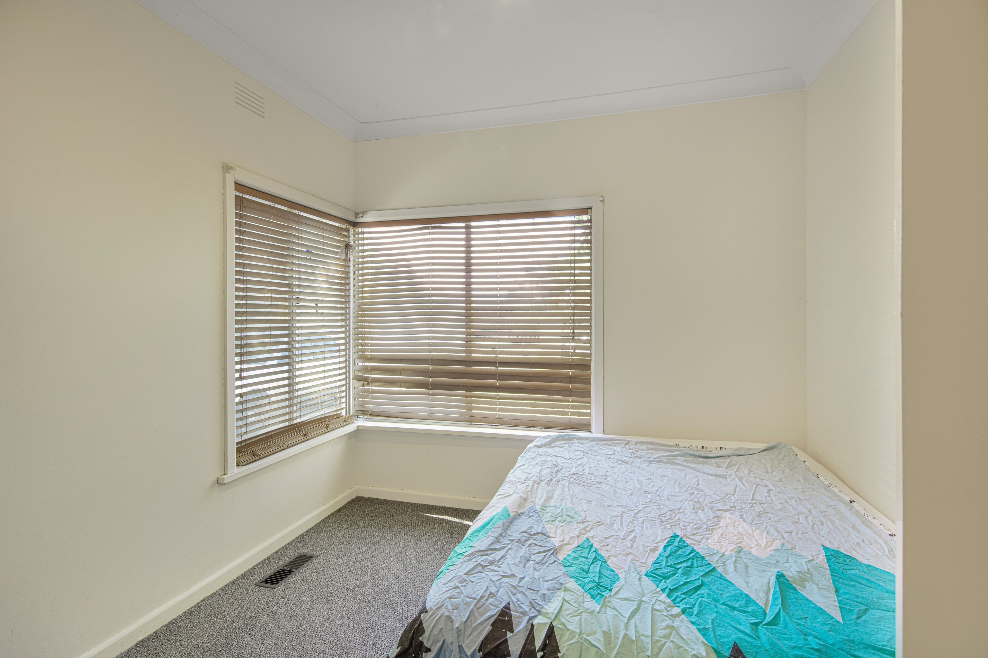 1043 Caratel Street, North Albury NSW 2640, North Albury - Thumbnail 8