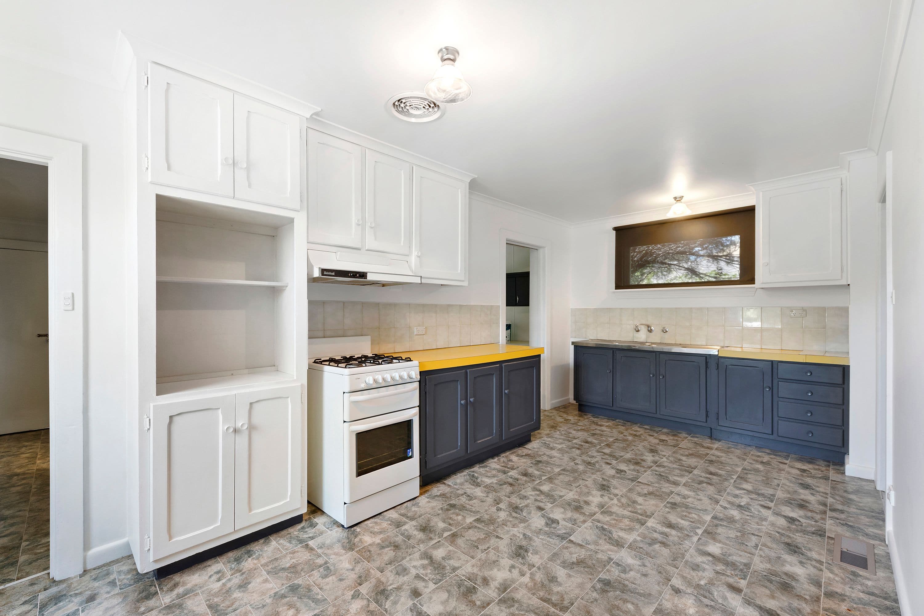 402 Eaglehawk Road, Eaglehawk VIC 3556, Eaglehawk - Thumbnail 2
