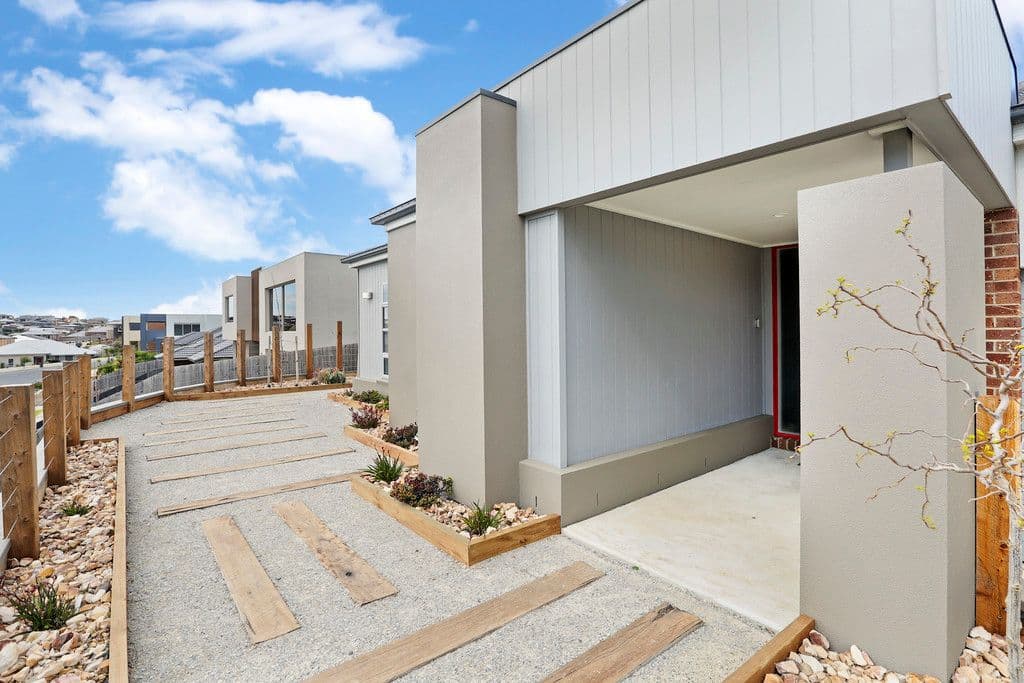 11 Swanbourne Avenue, Highton VIC 3216, Highton - Thumbnail 2