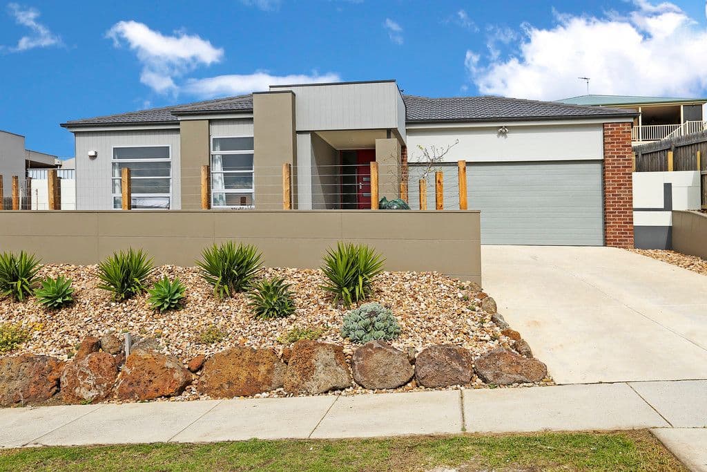 11 Swanbourne Avenue, Highton VIC 3216, Highton - Thumbnail 3