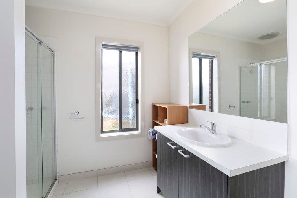 11 Swanbourne Avenue, Highton VIC 3216, Highton - Thumbnail 6