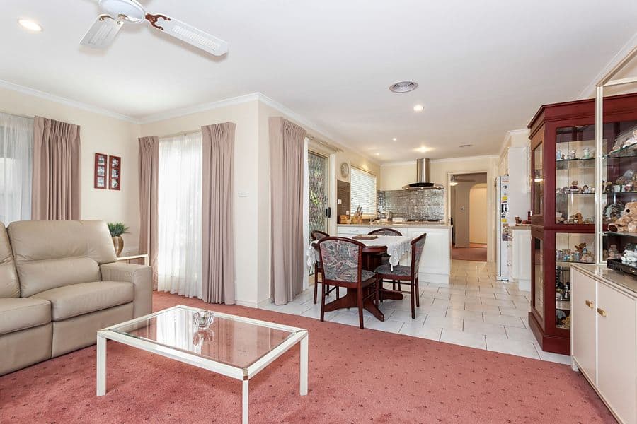 25 Bernard Drive, MELTON SOUTH VIC 3338, Melton South - Thumbnail 3