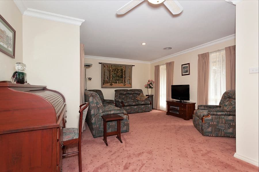 25 Bernard Drive, MELTON SOUTH VIC 3338, Melton South - Thumbnail 4