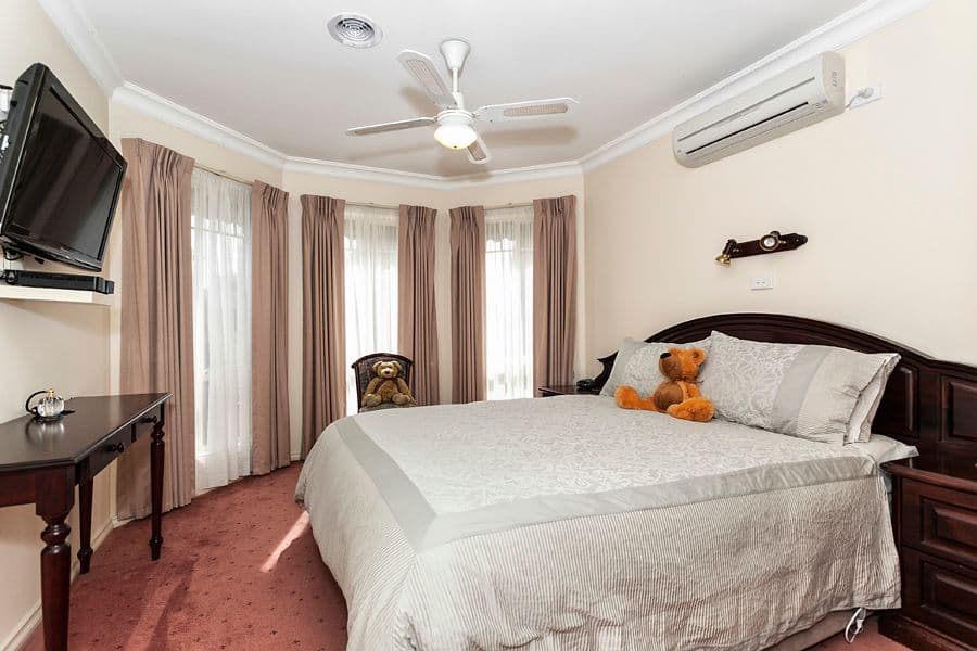 25 Bernard Drive, MELTON SOUTH VIC 3338, Melton South - Thumbnail 5