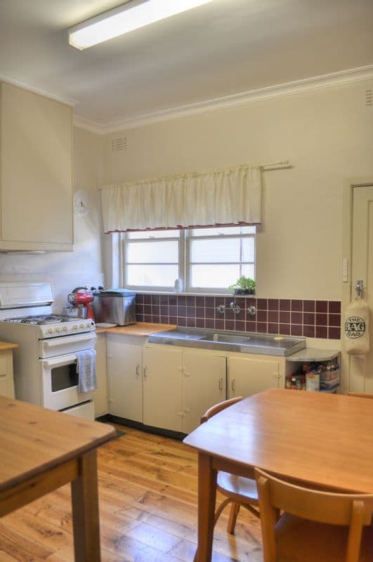 8 McKnight Street, WARRNAMBOOL VIC 3280, Warrnambool - Thumbnail 2