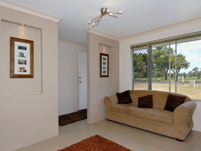 31 Gumnut Crescent, SAFETY BAY WA 6169, Safety Bay - Thumbnail 5