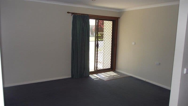 7 Moon Crescent, PARKES NSW 2870, Parkes - Thumbnail 4