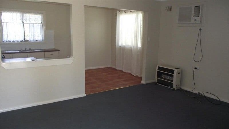 7 Moon Crescent, PARKES NSW 2870, Parkes - Thumbnail 5