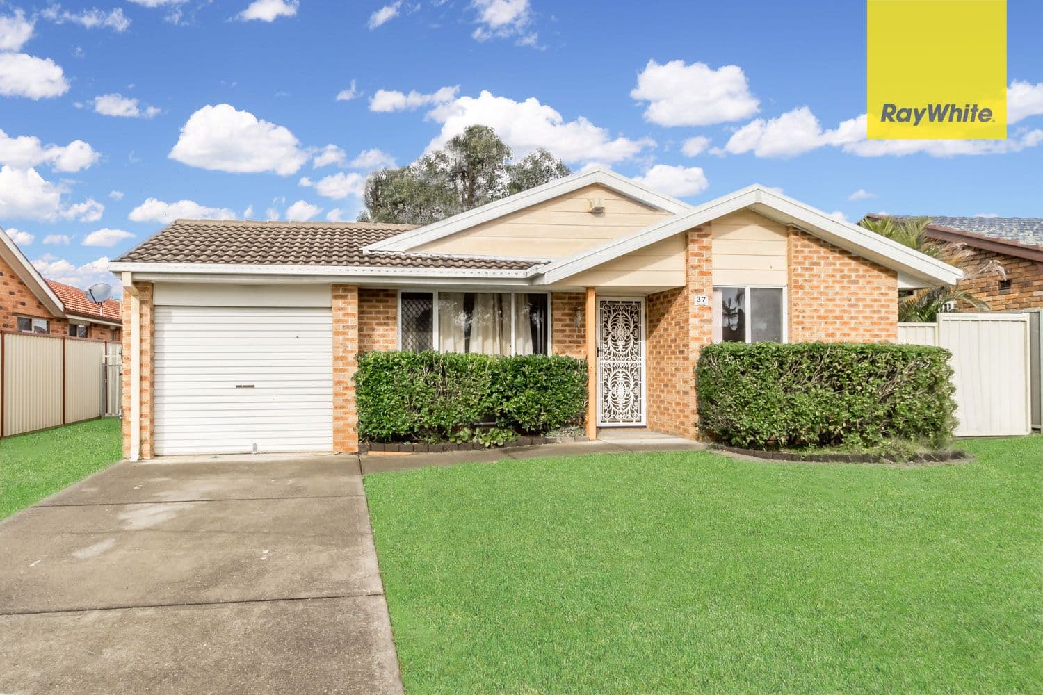 37 Barnard Crescent, Oakhurst - Image 1